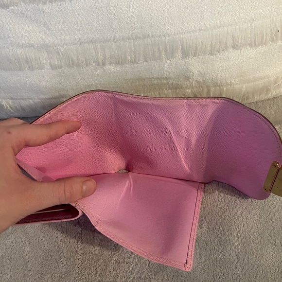 Sold - Picture 4 of 6